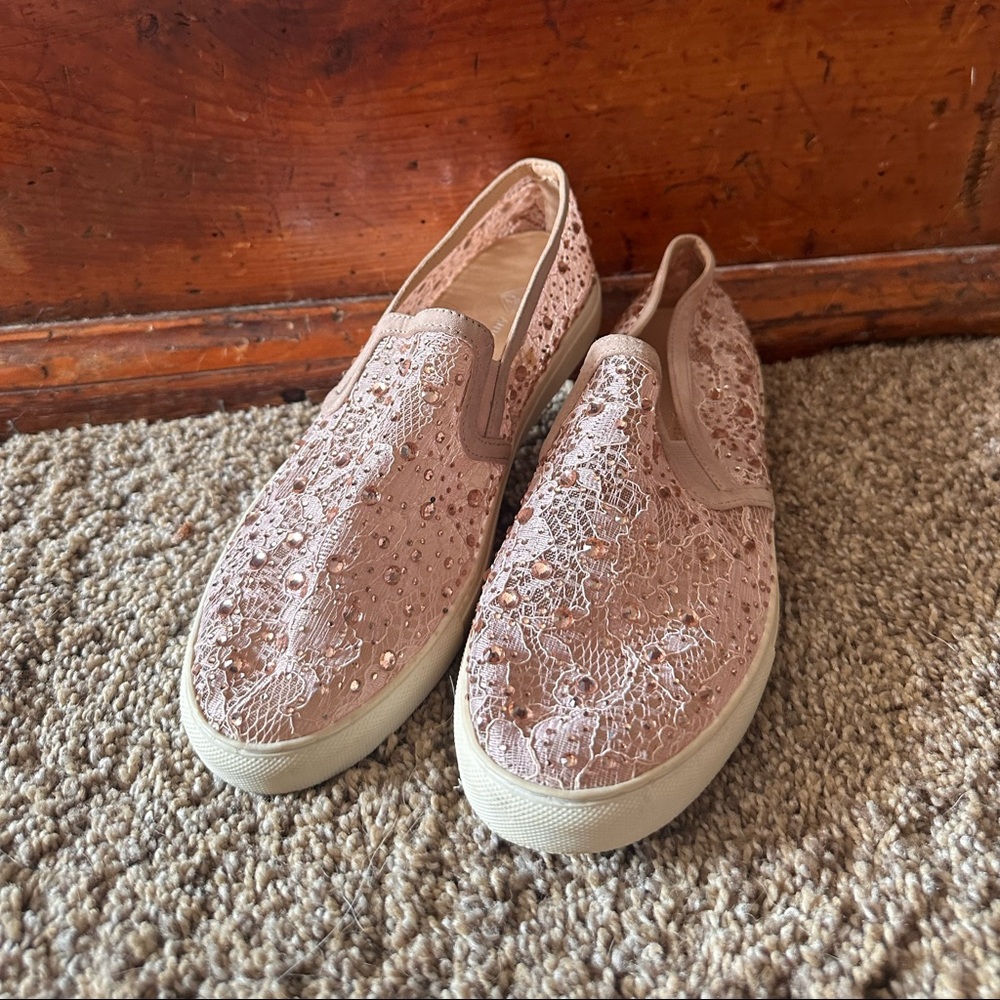Women’s flats